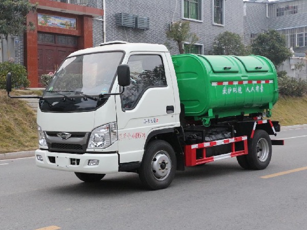 福田時(shí)代小卡之星2鉤臂式垃圾車｜車廂可卸式垃圾車｜3-4立方垃圾箱專用轉(zhuǎn)運(yùn)車