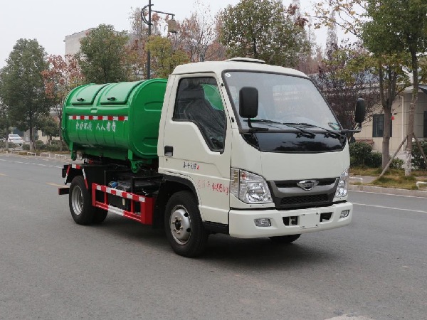 福田時(shí)代小卡之星2鉤臂式垃圾車｜車廂可卸式垃圾車｜3-4立方垃圾箱專用轉(zhuǎn)運(yùn)車