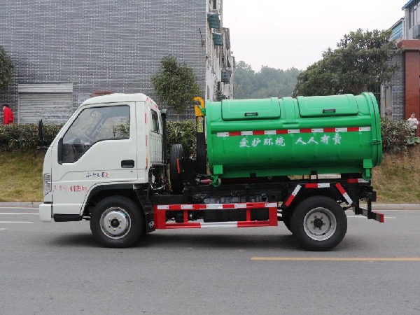 福田時(shí)代小卡之星2鉤臂式垃圾車｜車廂可卸式垃圾車｜3-4立方垃圾箱專用轉(zhuǎn)運(yùn)車