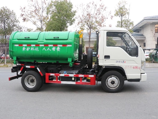 福田時(shí)代小卡之星2鉤臂式垃圾車｜車廂可卸式垃圾車｜3-4立方垃圾箱專用轉(zhuǎn)運(yùn)車