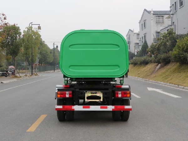 福田時(shí)代小卡之星2鉤臂式垃圾車｜車廂可卸式垃圾車｜3-4立方垃圾箱專用轉(zhuǎn)運(yùn)車