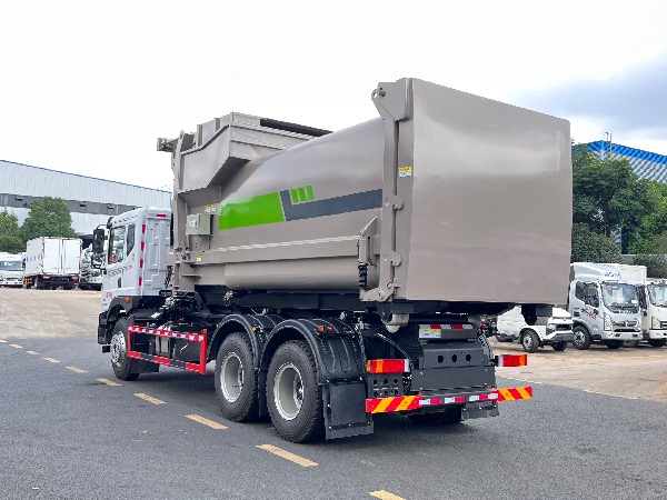 東風(fēng)華神6x4后八輪車廂可卸式垃圾車｜勾臂車｜12-18立方移動式壓縮垃圾站配套鉤臂車