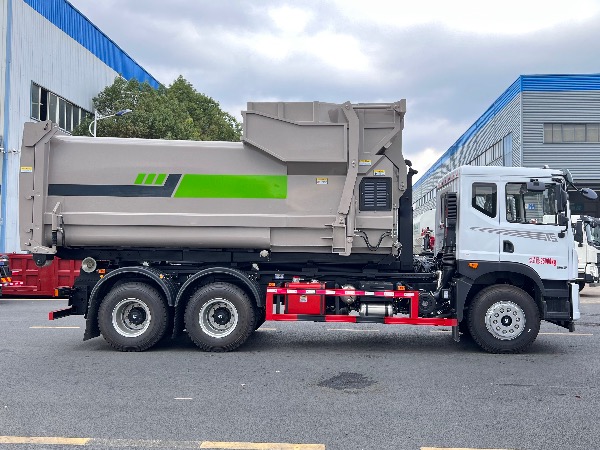 東風(fēng)華神6x4后八輪車廂可卸式垃圾車｜勾臂車｜12-18立方移動式壓縮垃圾站配套鉤臂車