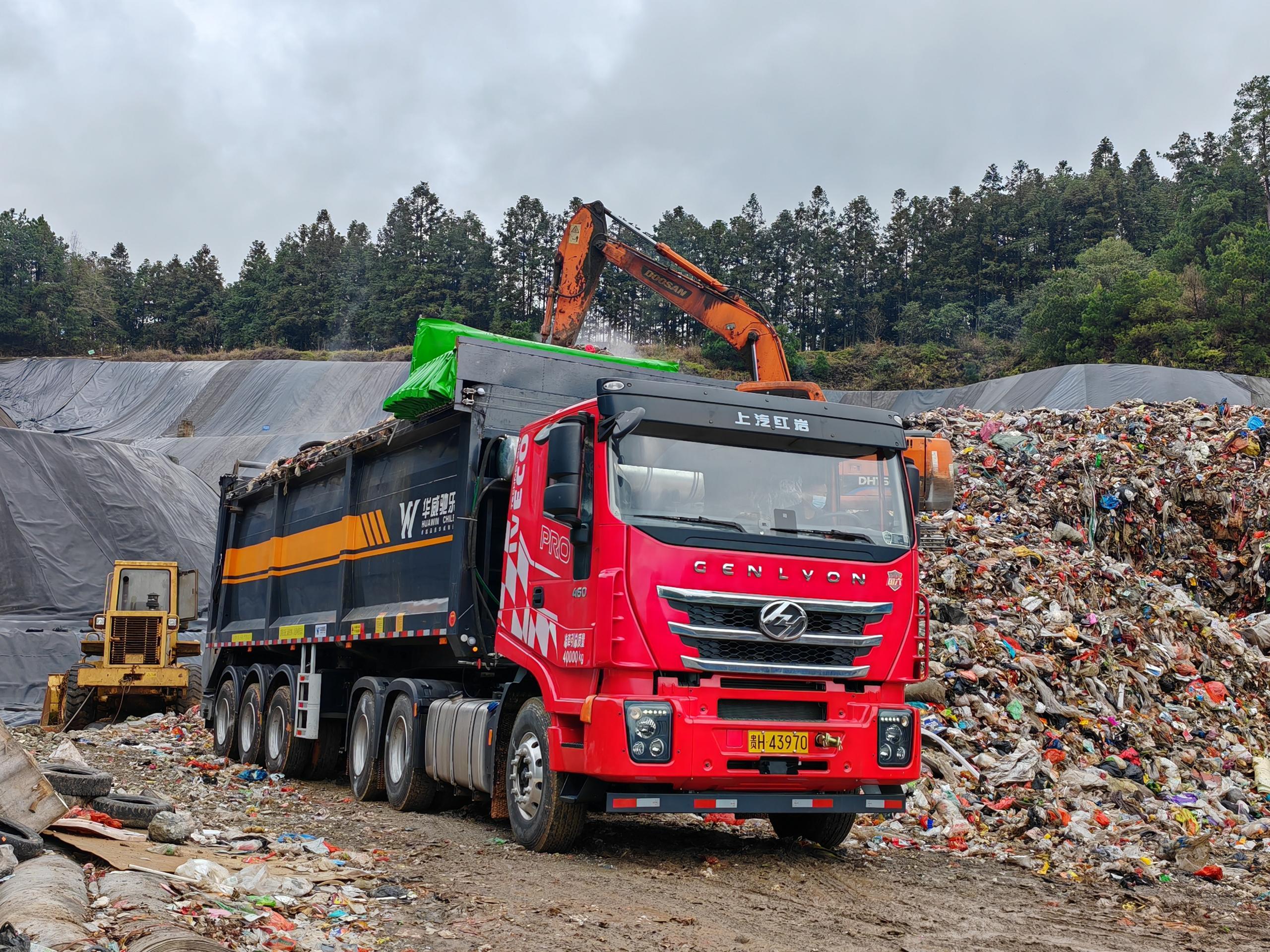 華威制造SGZ9400ZLJ垃圾轉(zhuǎn)運(yùn)半掛車交付銅仁旺能環(huán)境集團(tuán)