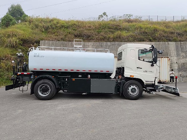 華威馳樂(lè)牌SGZ5180GQXWPBEV純電動(dòng)清洗車|中國(guó)重汽新能源EV純電動(dòng)清洗車|5180路面清洗車|高壓清洗車|路面沖洗車