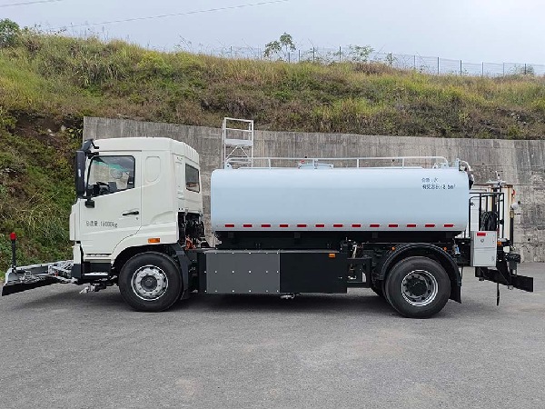 華威馳樂(lè)牌SGZ5180GQXWPBEV純電動(dòng)清洗車|中國(guó)重汽新能源EV純電動(dòng)清洗車|5180路面清洗車|高壓清洗車|路面沖洗車