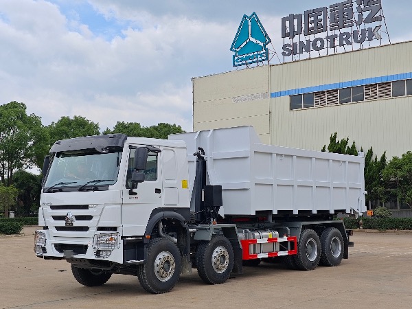 中國重汽湖北華威制造的【外貿出口車型展示】-車廂可卸式垃圾車|鉤臂車