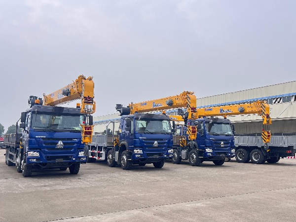中國(guó)重汽豪沃TX系列8X4隨車起重運(yùn)輸車|配徐工20噸G型SQS500-5隨車吊批量出口海外市場(chǎng)|華威馳樂(lè)牌SGZ5310JSQZZ6T5隨車起重運(yùn)輸車