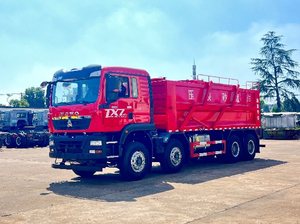 中國(guó)重汽HOWO豪沃重卡8X4壓裂砂罐車｜華威馳樂牌SGZ5310TSGZZ6TX型壓裂砂罐車