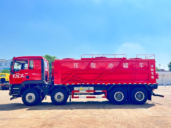 中國(guó)重汽HOWO豪沃重卡8X4壓裂砂罐車(chē)｜華威馳樂(lè)牌SGZ5310TSGZZ6TX型壓裂砂罐車(chē)