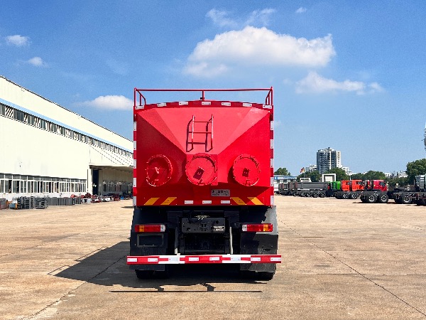 中國(guó)重汽HOWO豪沃重卡8X4壓裂砂罐車(chē)｜華威馳樂(lè)牌SGZ5310TSGZZ6TX型壓裂砂罐車(chē)