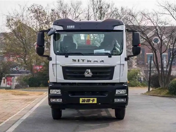 華威馳樂牌SGZ5180ZXXZZ6C5車廂可卸式垃圾車｜中國(guó)重汽汕德卡18T鉤臂式垃圾車｜壓縮垃圾箱轉(zhuǎn)運(yùn)車輛