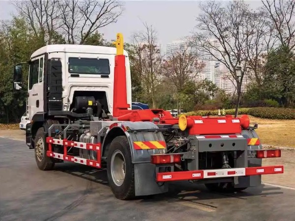 華威馳樂牌SGZ5180ZXXZZ6C5車廂可卸式垃圾車｜中國(guó)重汽汕德卡18T鉤臂式垃圾車｜壓縮垃圾箱轉(zhuǎn)運(yùn)車輛