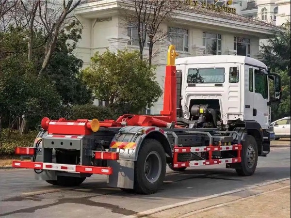 華威馳樂牌SGZ5180ZXXZZ6C5車廂可卸式垃圾車｜中國(guó)重汽汕德卡18T鉤臂式垃圾車｜壓縮垃圾箱轉(zhuǎn)運(yùn)車輛