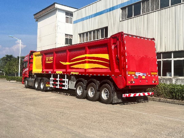 中國(guó)重汽湖北華威制造的履帶平推式自卸半掛車｜華威馳樂(lè)牌SGZ9404ZLJ垃圾轉(zhuǎn)運(yùn)半掛車｜智能履帶平推自卸式半掛車|礦粉運(yùn)輸半掛車|鋸泥運(yùn)輸半掛車|散煤運(yùn)輸半掛