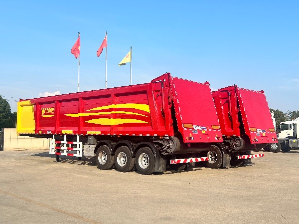 中國(guó)重汽湖北華威制造的履帶平推式自卸半掛車｜華威馳樂(lè)牌SGZ9404ZLJ垃圾轉(zhuǎn)運(yùn)半掛車｜智能履帶平推自卸式半掛車|礦粉運(yùn)輸半掛車|鋸泥運(yùn)輸半掛車|散煤運(yùn)輸半掛