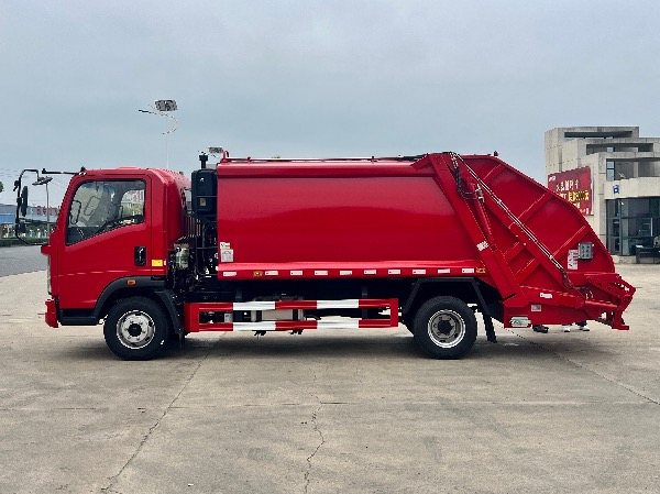 中國重汽HOWO豪沃8立方壓縮式垃圾車【海外版】｜后裝式壓縮垃圾車｜垃圾壓縮車｜垃圾收集壓縮轉(zhuǎn)運車｜垃圾轉(zhuǎn)運車