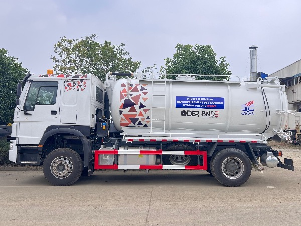 中國重汽HOWO豪沃12方真空吸污車【海外版】｜吸污車｜吸糞車｜污泥車｜清洗吸污車｜污泥罐車