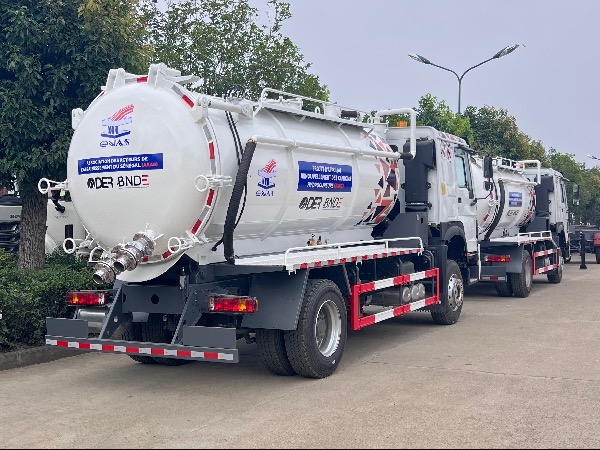 中國重汽HOWO豪沃12方真空吸污車【海外版】｜吸污車｜吸糞車｜污泥車｜清洗吸污車｜污泥罐車