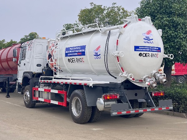 中國重汽HOWO豪沃12方真空吸污車【海外版】｜吸污車｜吸糞車｜污泥車｜清洗吸污車｜污泥罐車