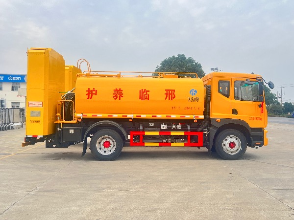 東風(fēng)多利卡D9高速公路路面養(yǎng)護車【配100K防撞緩沖包】｜華威馳樂牌SGZ5180GPSEQ6綠化噴灑車綠化噴灑車｜防撞緩沖車