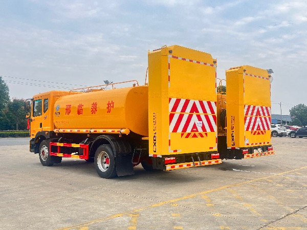 東風(fēng)多利卡D9高速公路路面養(yǎng)護車【配100K防撞緩沖包】｜華威馳樂牌SGZ5180GPSEQ6綠化噴灑車綠化噴灑車｜防撞緩沖車