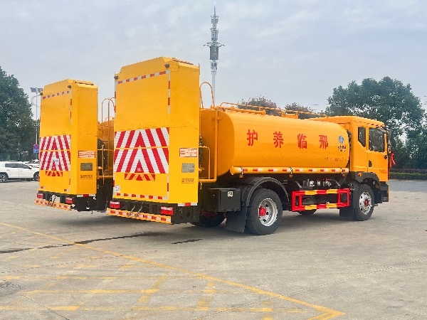 東風(fēng)多利卡D9高速公路路面養(yǎng)護車【配100K防撞緩沖包】｜華威馳樂牌SGZ5180GPSEQ6綠化噴灑車綠化噴灑車｜防撞緩沖車