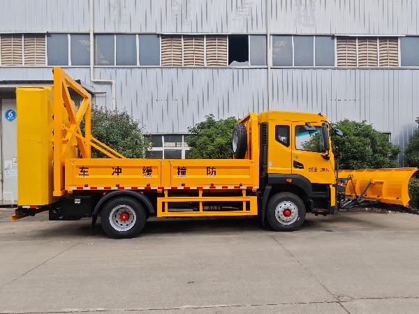 高速公路防撞緩沖車｜防撞車｜高速公路養(yǎng)護(hù)車｜ 除雪車｜掃雪車｜鏟雪車｜融雪劑撒布車｜工具車