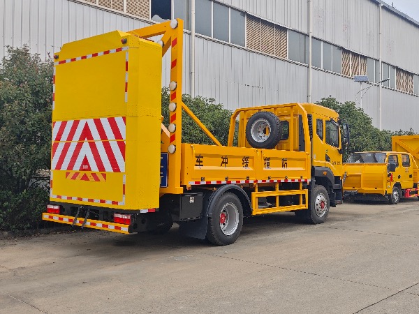 高速公路防撞緩沖車｜防撞車｜高速公路養(yǎng)護(hù)車｜ 除雪車｜掃雪車｜鏟雪車｜融雪劑撒布車｜工具車