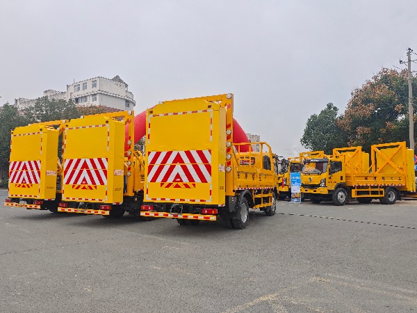 高速公路防撞緩沖車｜防撞車｜高速公路養(yǎng)護(hù)車｜ 除雪車｜掃雪車｜鏟雪車｜融雪劑撒布車｜工具車