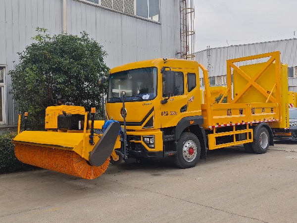 高速公路防撞緩沖車｜防撞車｜高速公路養(yǎng)護車｜除雪車｜掃雪車｜融雪劑撒布車